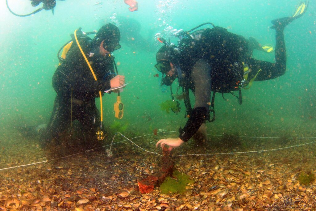 Водолази археолози документират находка на морското дъно в Черно море